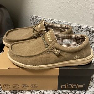 hey dude men’s size 12, color NUT